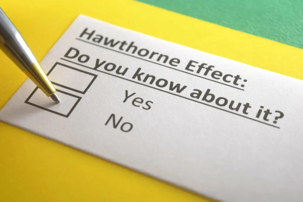 Illustration de notre publication "Effet Hawthorne : définition, impact, exemples"