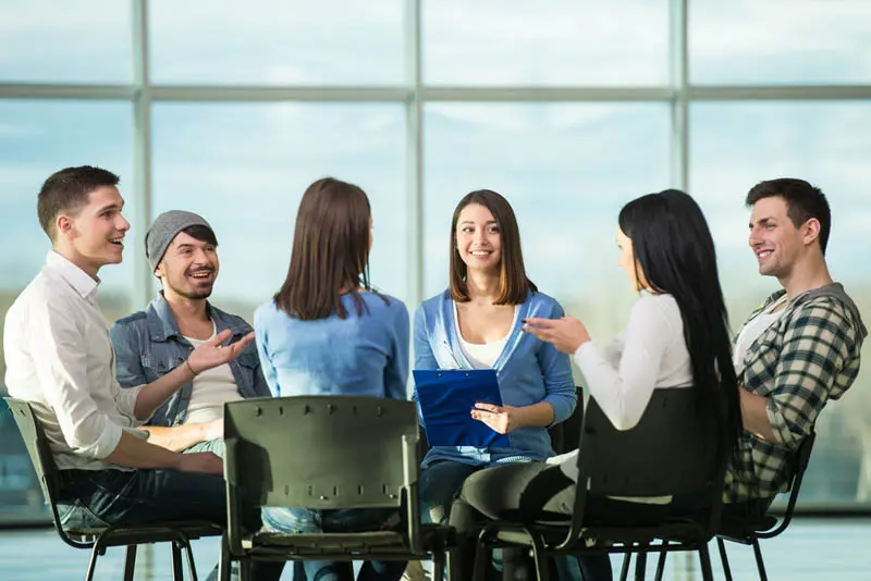 Illustration de notre publication "Focus group ou interview: que choisir pour votre étude de marché ?"