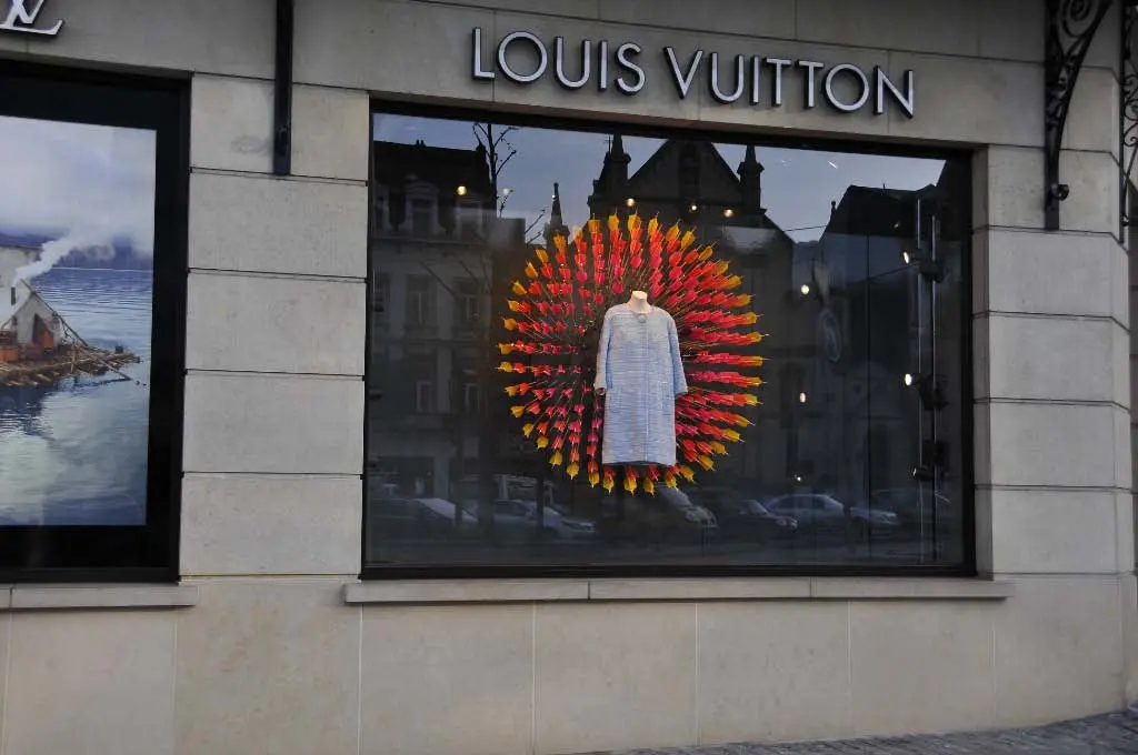 Illustration de notre publication "Once again a great example of store window by Louis Vuitton"