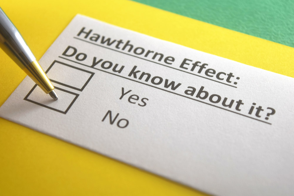 Illustratie van onze post "Hawthorne effect: definitie, impact, voorbeelden"