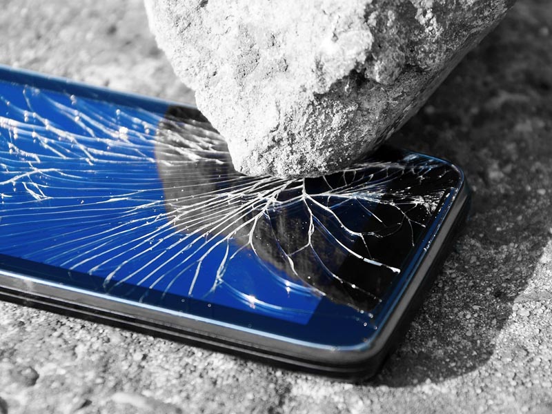 Illustration of our post "Digitalization : why I will not use my insurance mobile application"