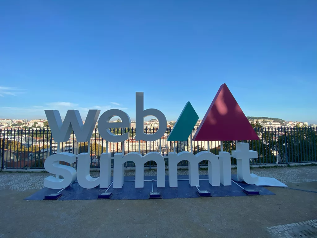 Illustratie van onze post "Websummit: voordelen, nadelen en kansen"